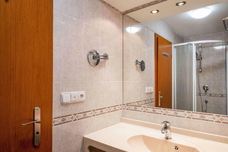 Bathroom 5, Pinia Hotel & Resort, Trutnov