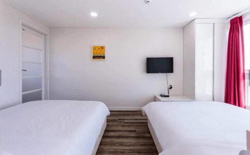 Bedroom 2, Amantov Pension, Seogwipo