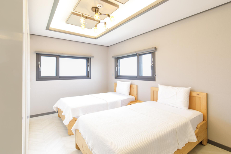 Bedroom 2, sungsan thesumplus pool villa, Seogwipo