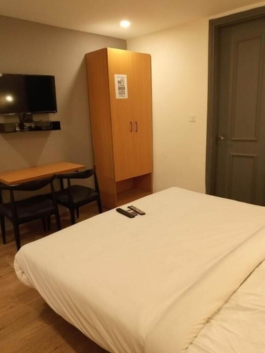 Room 3, Hotel The Chaitanyas Rohini, Delhi