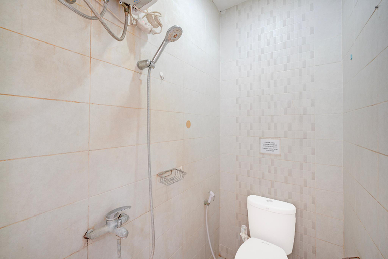 Bathroom 2, Hotel O near RS Fatmawati formerly White House, South Jakarta