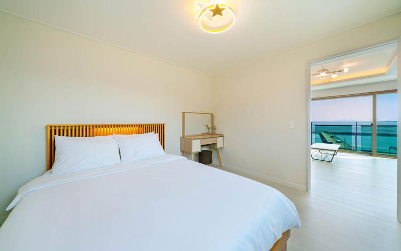 Bedroom 2, Ganghwa Haenaru Pension, Ganghwa