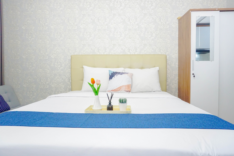 Bedroom 2, Damask Style Studio at Signature Park Grande Apartment By Travelio, East Jakarta