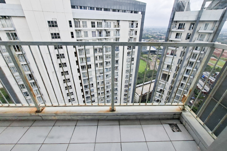 Exterior 4, Warm Rustic Studio at Casa de Parco Apartment By Travelio, Tangerang