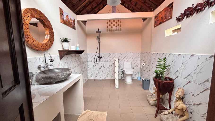 Bathroom 5, Alamanda family Villas Pool Yogyakarta, Sleman