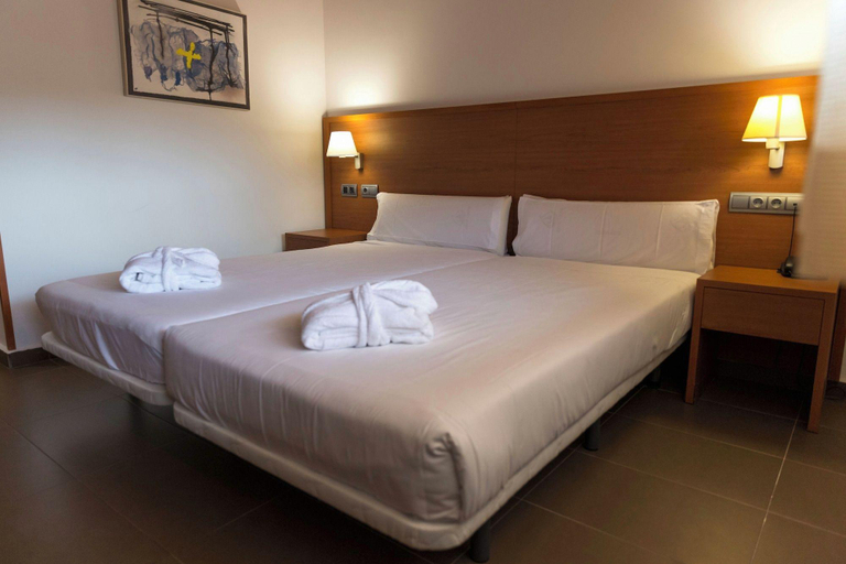 Bedroom 3, Balneari de Rocallaura, Lleida