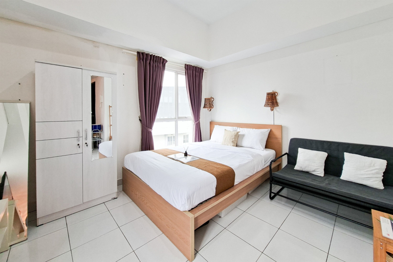 Bedroom 3, Warm Rustic Studio at Casa de Parco Apartment By Travelio, Tangerang
