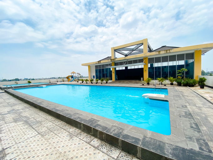 Swimming Pool 4, Simple Style Studio at Prima Orchard Apartment By Travelio, Bekasi