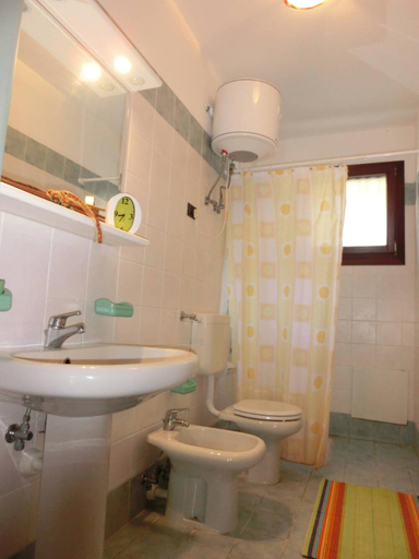 Bathroom, Two-roomed flat for 5 people on the ground floor with enclosed garden, Venezia