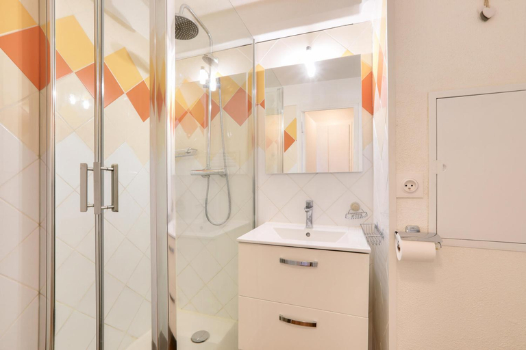 Bathroom 4, Cannes, Alpes-Maritimes