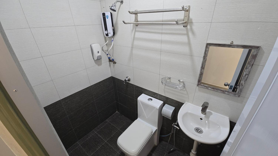 Bathroom 4, One Point Hotel Airport Kuching, Kuching