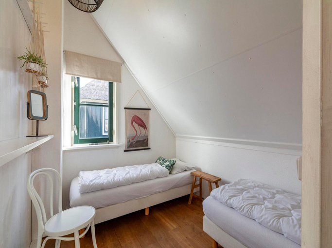 5, De Buitenplaats 134 villa with enclosed garden, Zijpe