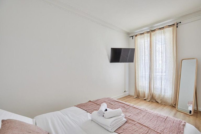 Bedroom 2, Superb Apartment in the Heart of Paris, Paris
