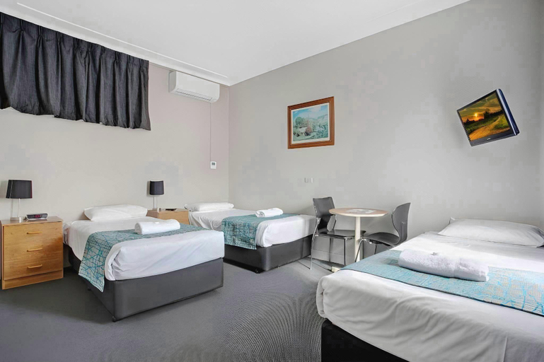 Bedroom 4, Gateshead Tavern & Motel, Lake Macquarie - East
