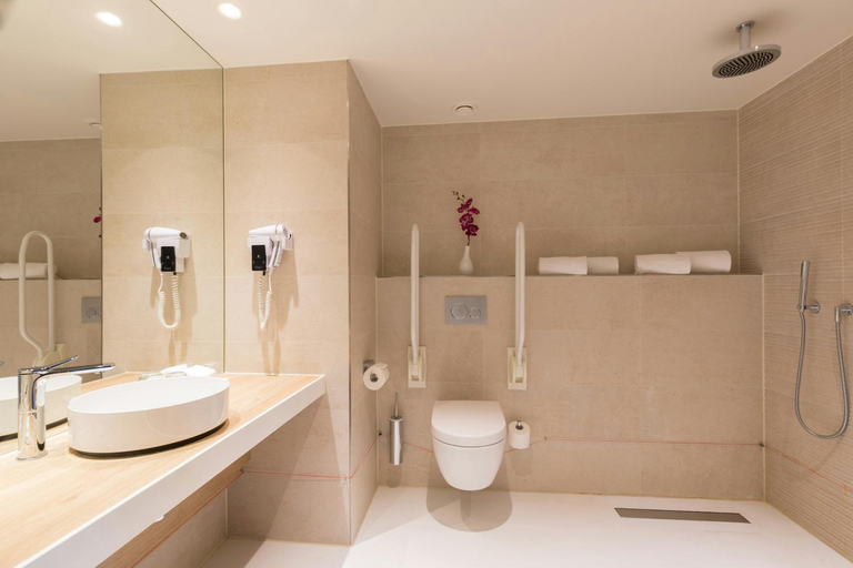 Bathroom 4, Leonardo Royal Hotel Den Haag- Promenade, Den Haag