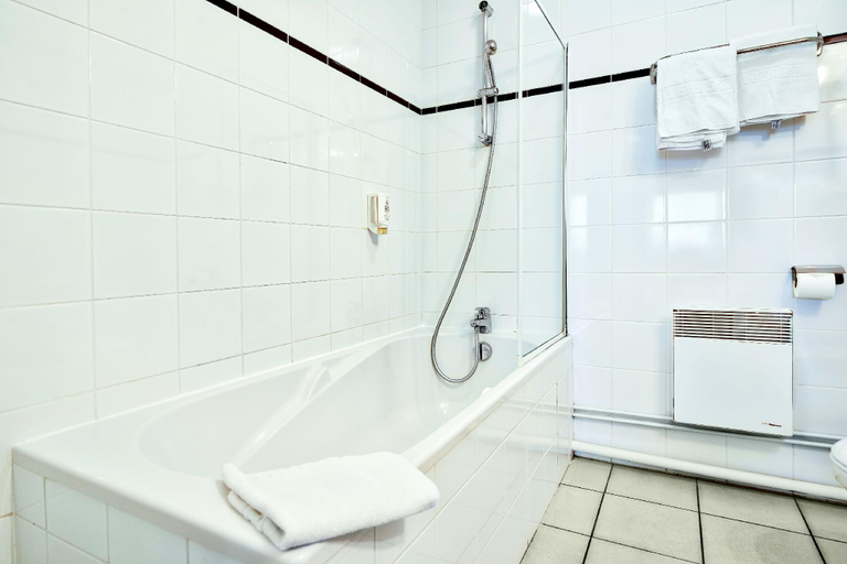 Bathroom 4, Zenitude Hotel-Residences Beziers Centre, Hérault