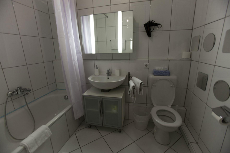 Bathroom 4, Hotel Petersburg, Düsseldorf