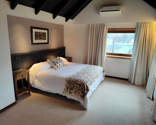 Bedroom 3, Hotel & Spa La Cheminee, Lacar