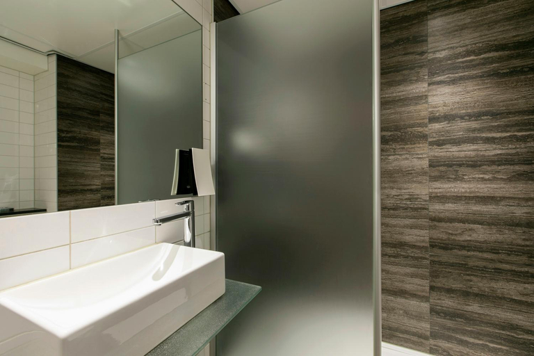 Bathroom 2, Eden Hotel Amsterdam, Amsterdam