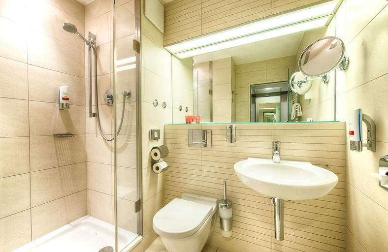 Bathroom 3, Leonardo Hotel Munich City West, München