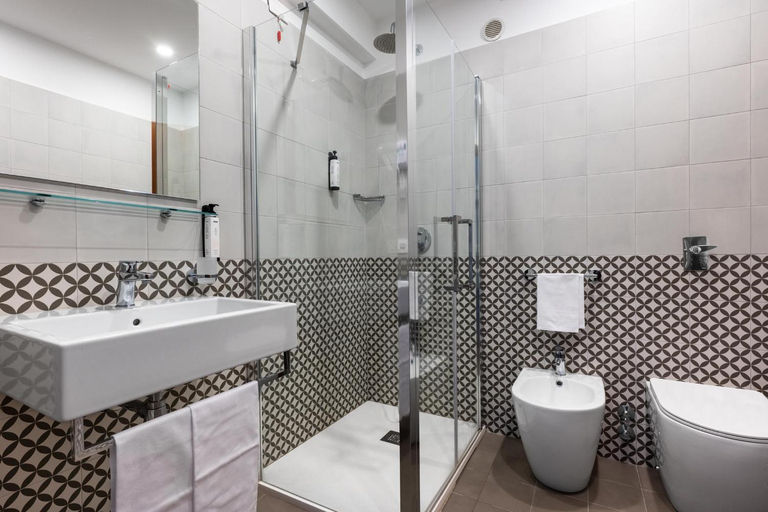 Bathroom 4, Hotel Pomara, Catania