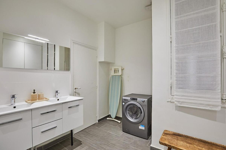 Bathroom 3, Superb Apartment in the Heart of Paris, Paris