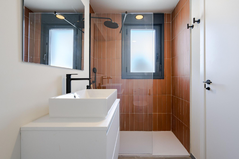 Bathroom 3, Puerto Alto Apartments, Madrid