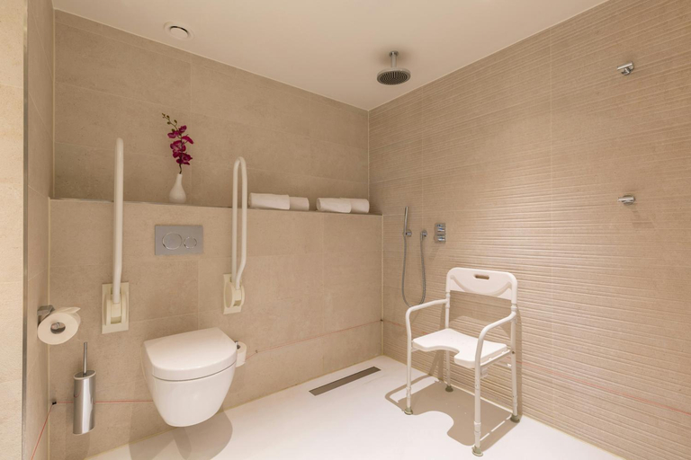 Bathroom 4, Leonardo Royal Hotel Den Haag- Promenade, The Hague