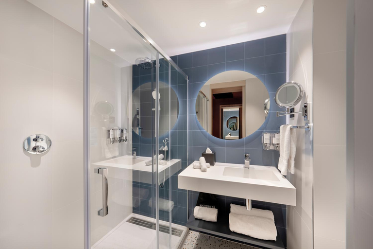 Bathroom 3, Hampton By Hilton Alicante Airport, Alicante
