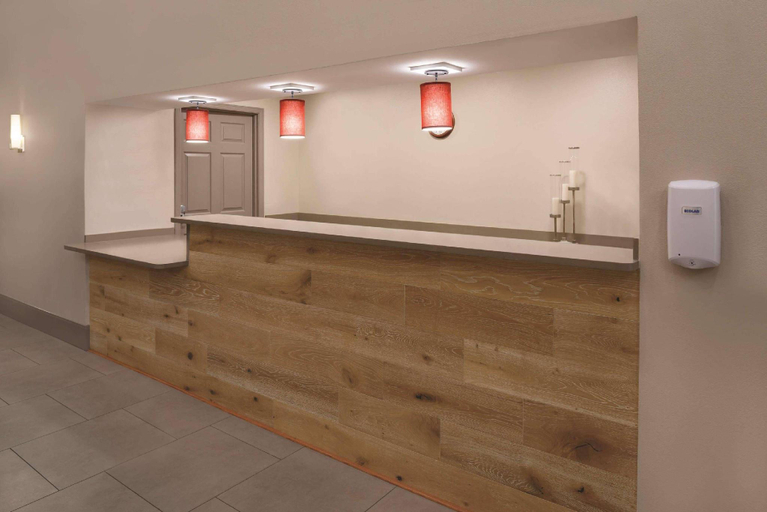 Public Area 2, Country Inn & Suites by Radisson, Waterloo, IA, Black Hawk