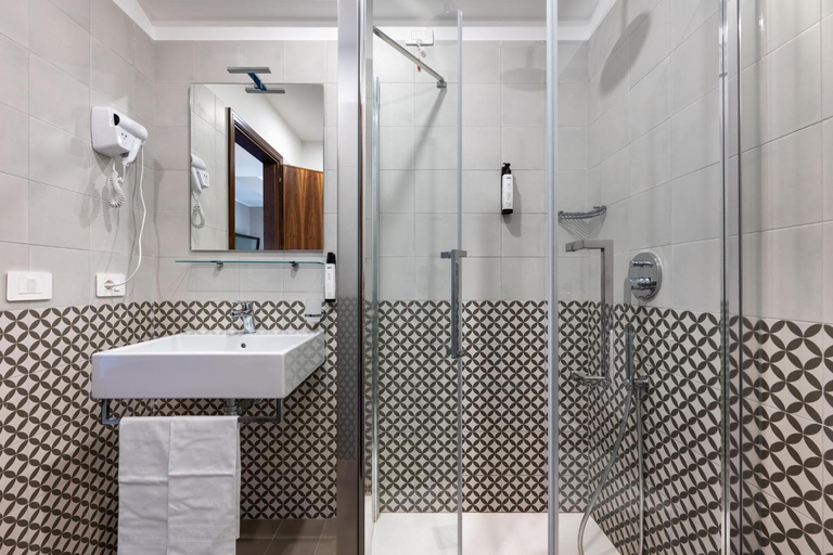 Bathroom 4, Hotel Pomara, Catania