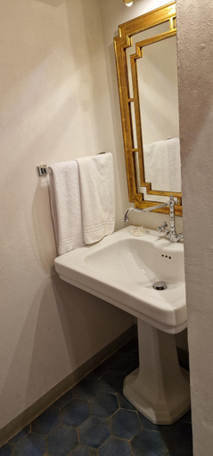 Bathroom 3, Il Pozzo dei Desideri - The Wishing Well, Florence