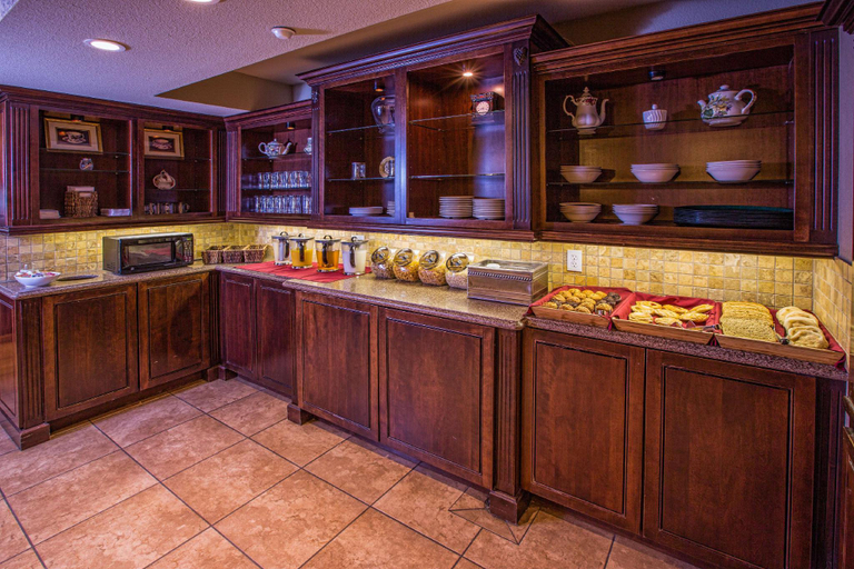 Food & Drinks 5, Ascot Suites, San Luis Obispo