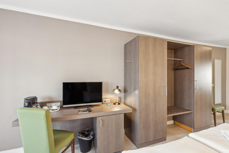Bedroom 2, Cityhotel Amadeus, Münster