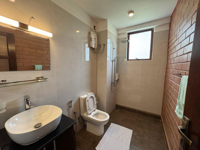 Bathroom 3, Ahas Pokuna Holiday Resort, Mawathagama