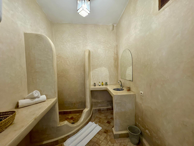Bathroom 4, Riad Iklil, Marrakech