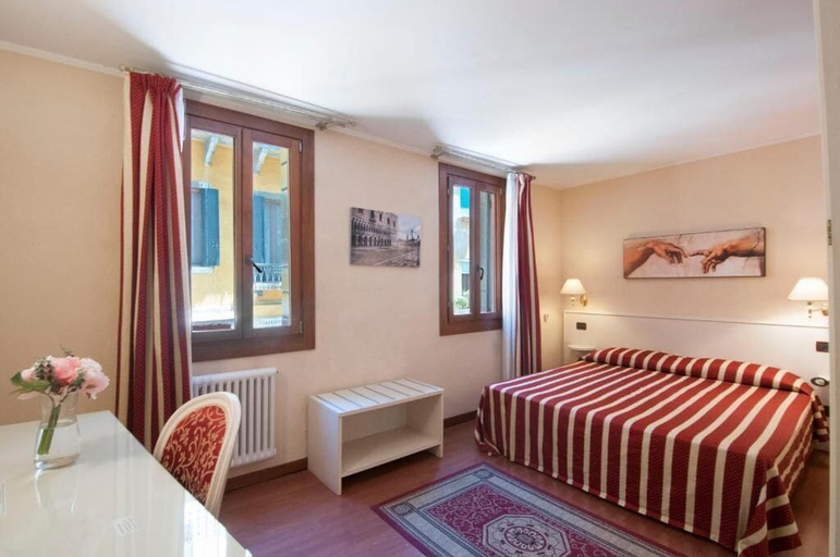 Bedroom 3, STUDIO VENICE GUESTHOUSE, Treviso