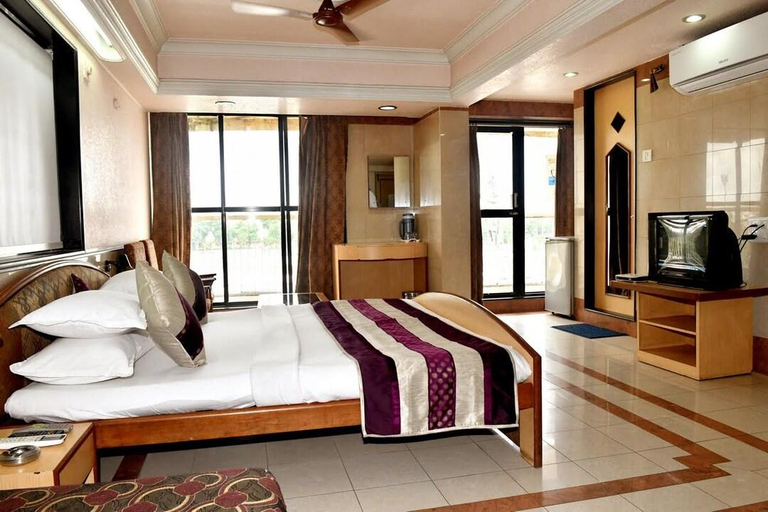 Bedroom 2, Hotel Sagar Lakeview, Vadodara