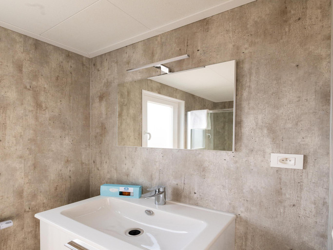 Bathroom 2, Chalet in Middelkerke near the Beach, West-Vlaanderen