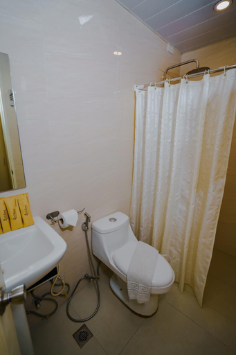 Bathroom 4, Olive Town Center and Hotel, Baguio City