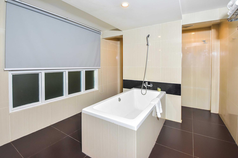 Bathroom 5, Independence Hotel Resort & Spa, Sihanoukville