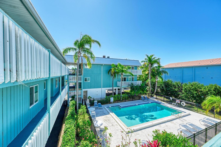 Sport & Beauty, Anna Maria Island Beach Palms 5B, Manatee
