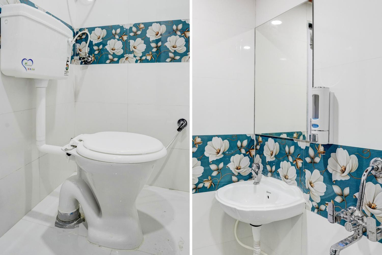 Bathroom 4, Hotel O Amma Bhau Residency, Mumbai Suburban