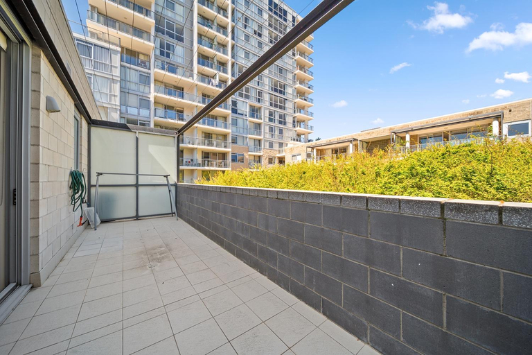 3, Spacious Apartment with Gym & Pool Access, Canberra