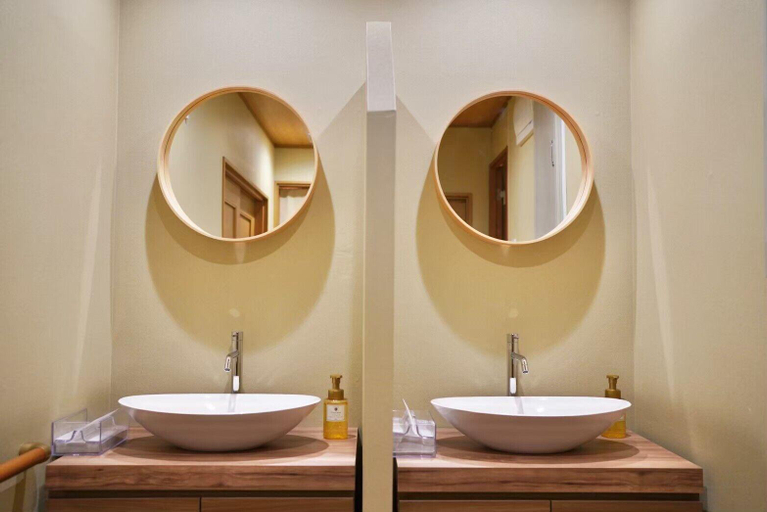 Bathroom 3, musubinokoyado enn by Wellbe, Nishinomiya