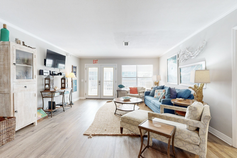 Living area 4, Ocean-view Hideaway Steps to Beach Snowbird Availability, Nassau