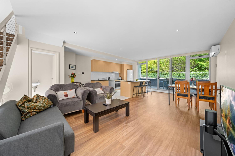 4, Spacious Apartment with Gym & Pool Access, Canberra