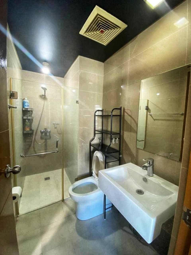 Bathroom 3, One Palm Tree Villas by HnM, Pasay City