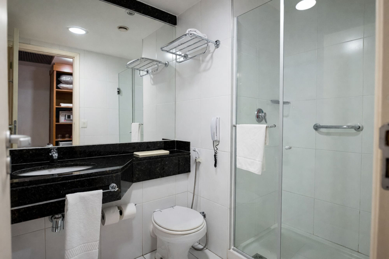 Bathroom, Hotel Intercity Campinas, Campinas