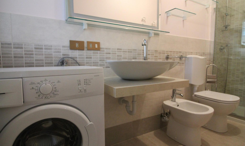 Bathroom 3, Cozy coastal apartment with a penthouse - Beahost, Udine